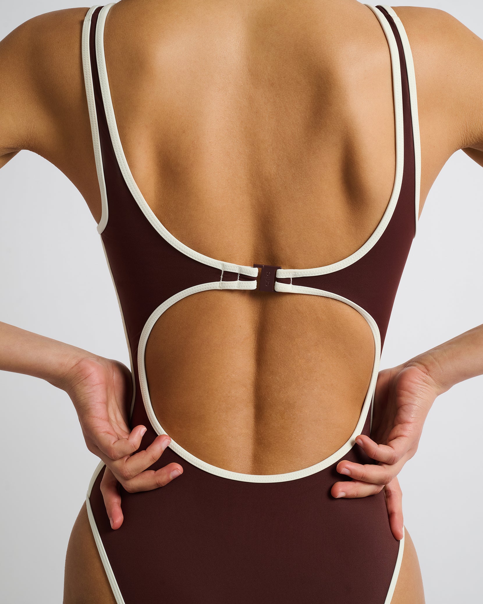 Arya One Piece – onia